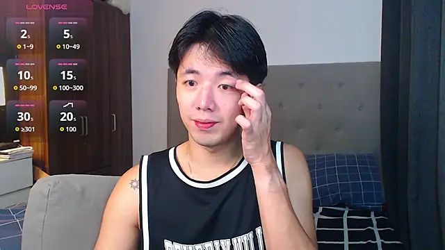 Snapshot of Addictiveboi chatting on October 3, 2025, 2:30 am Addictiveboi online show from October 3, 2025, 2:30 am