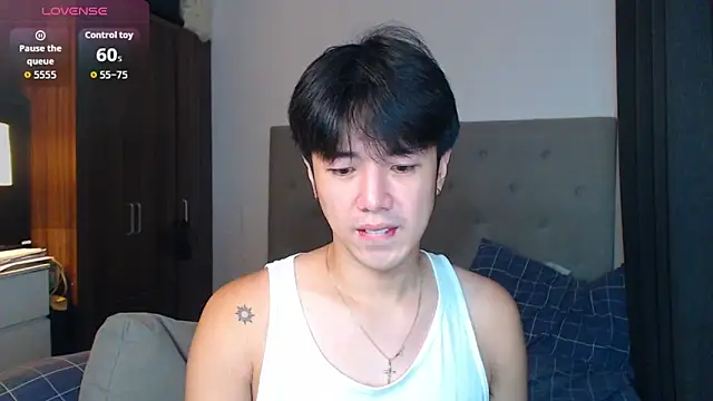 Snapshot of Addictiveboi chatting on October 18, 2025, 2:03 am Addictiveboi online show from October 18, 2025, 2:03 am