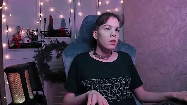 aestheticbeing online show from December 17, 2025, 12:44 pm