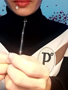 Snapshot of Hinna_x chatting on February 15, 2026, 10:17 pm Hinna x online show from February 15, 2026, 10:17 pm