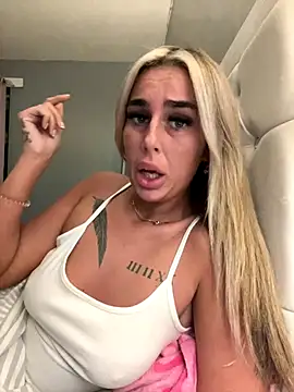 EllieMaeBaby online show from December 14, 2025, 9:41 pm