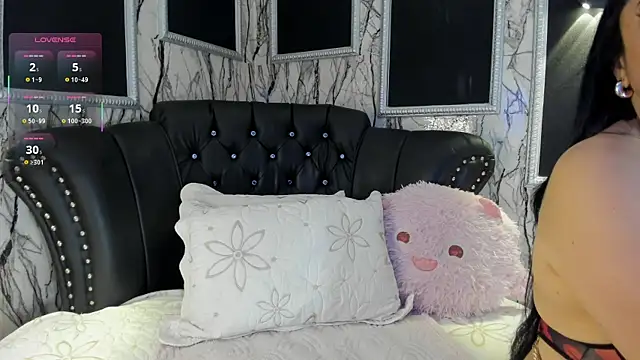 adelinemoretti online show from January 5, 2026, 7:28 pm