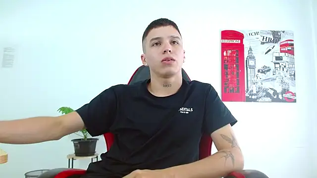 Cumandres18 online show from November 22, 2025, 2:16 pm