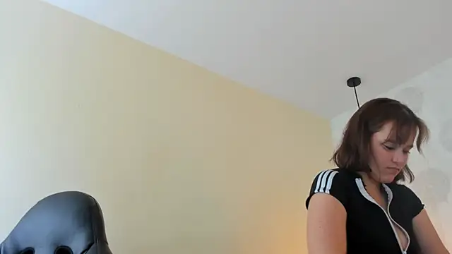 GIANAMILLER6 online show from June 27, 2026, 12:10 pm