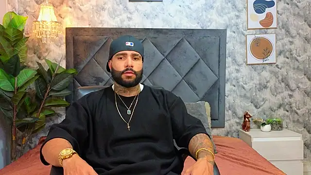 Apolo rousse1 online show from November 17, 2025, 9:31 pm