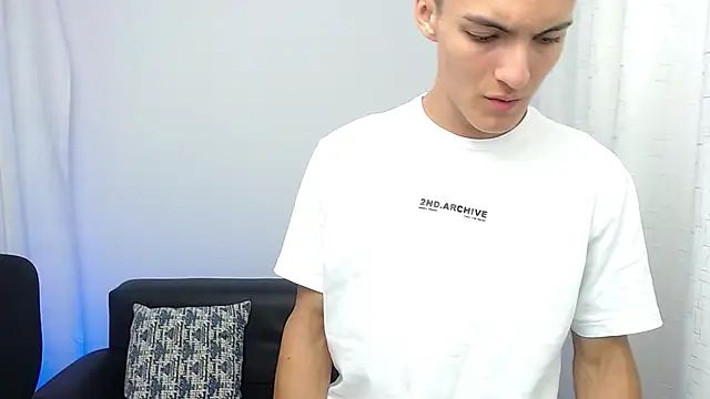 Matiius18 online show from November 10, 2025, 2:05 pm