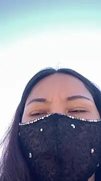 zhizhinaigai online show from November 25, 2025, 2:11 am