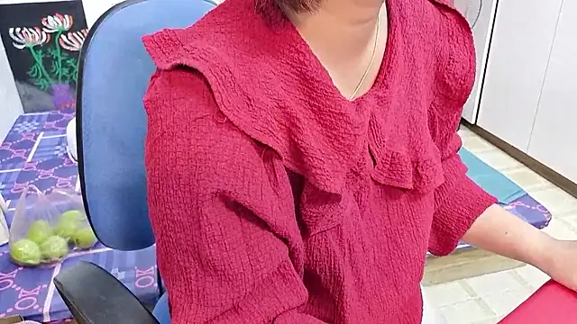 Snapshot of MichiLovely chatting on October 29, 2025, 2:03 am MichiLovely online show from October 29, 2025, 2:03 am