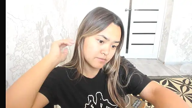 saika blush online show from November 18, 2025, 5:45 am