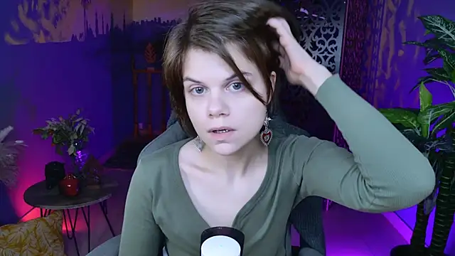 EllieMurler online show from November 12, 2025, 9:10 am