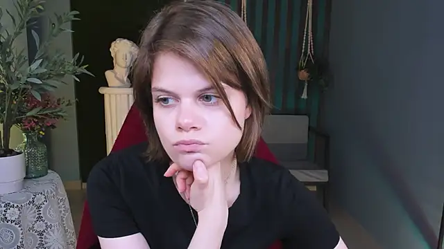 EllieMurler online show from November 24, 2025, 9:09 am