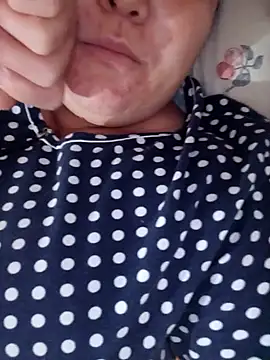 Snapshot of Uzhili chatting on October 28, 2025, 6:43 pm Uzhili online show from October 28, 2025, 6:43 pm