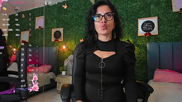 Linagh  online show from November 15, 2025, 11:40 am