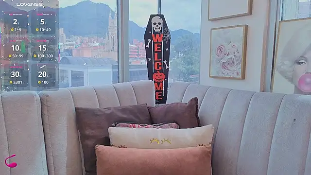 Zoey thompson online show from October 29, 2025, 7:26 pm