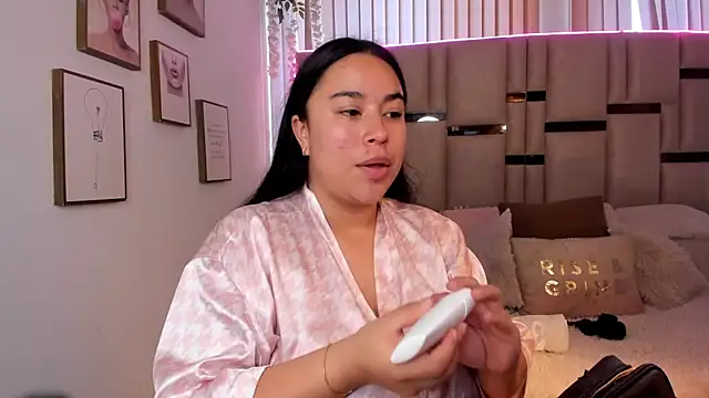 Zoey thompson online show from February 13, 2026, 7:32 pm