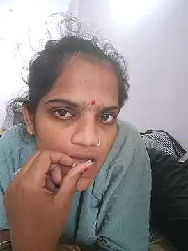 Sofia kuuu online show from October 31, 2025, 8:04 am