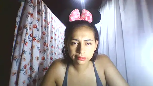 Snapshot of Anabelhotxx16 chatting on September 19, 2025, 3:52 am Anabelhotxx16 online show from September 19, 2025, 3:52 am