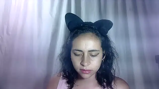 Snapshot of Anabelhotxx16 chatting on October 6, 2025, 2:09 am Anabelhotxx16 online show from October 6, 2025, 2:09 am