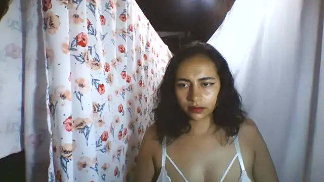 Snapshot of Anabelhotxx16 chatting on October 13, 2025, 1:49 am Anabelhotxx16 online show from October 13, 2025, 1:49 am