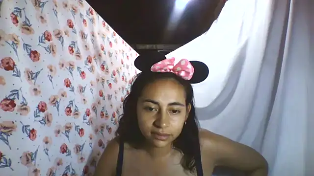 Snapshot of Anabelhotxx16 chatting on October 22, 2025, 1:17 am Anabelhotxx16 online show from October 22, 2025, 1:17 am