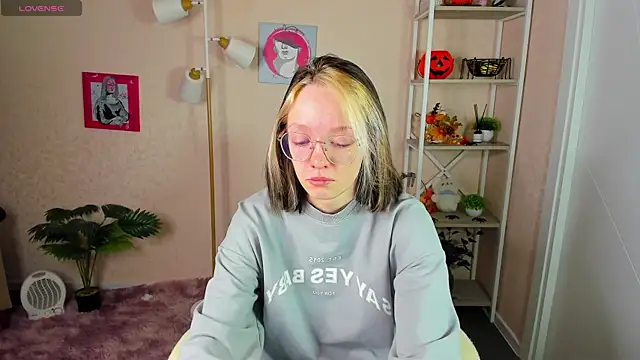 R0cket bunny online show from November 19, 2025, 1:05 am