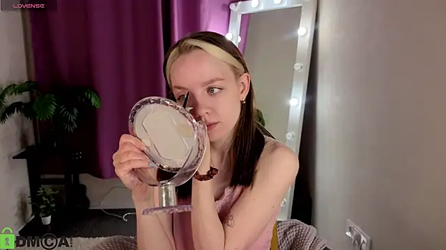 Snapshot of R0cket_bunny chatting on May 28, 2026, 12:52 am R0cket bunny online show from May 28, 2026, 12:52 am