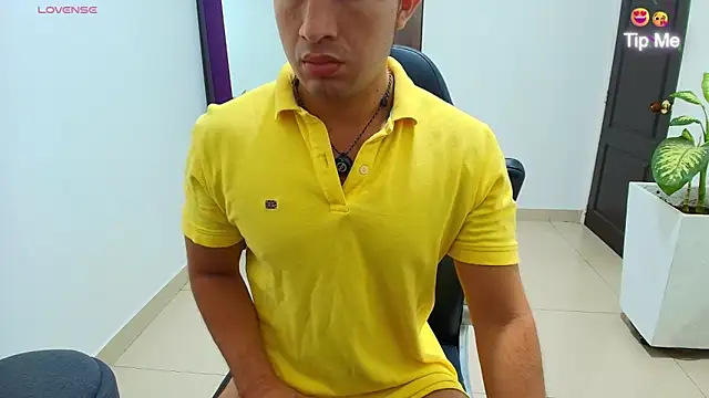 Snapshot of sebastian_oconnor77 chatting on March 25, 2026, 12:44 pm sebastian oconnor77 online show from March 25, 2026, 12:44 pm