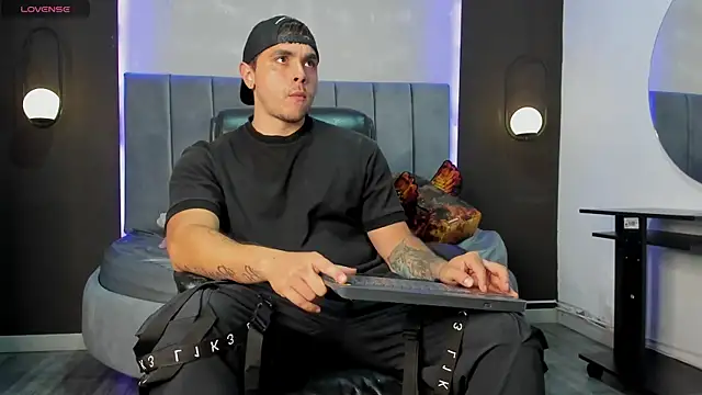 Snapshot of Liam_walk_ chatting on September 12, 2025, 8:09 pm Liam walk online show from September 12, 2025, 8:09 pm