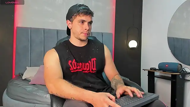 Snapshot of Liam_walk_ chatting on September 16, 2025, 12:11 am Liam walk online show from September 16, 2025, 12:11 am