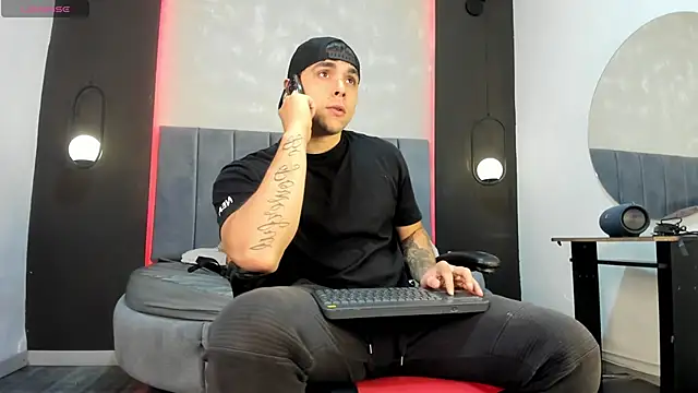 Snapshot of Liam_walk_ chatting on September 19, 2025, 10:43 pm Liam walk online show from September 19, 2025, 10:43 pm