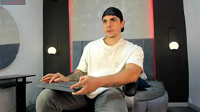 Snapshot of Liam_walk_ chatting on September 23, 2025, 10:02 pm Liam walk online show from September 23, 2025, 10:02 pm