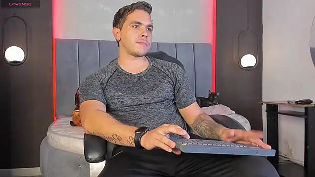 Liam walk  online show from February 11, 2026, 8:25 pm