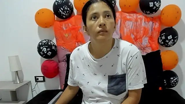 ivy moon05 online show from November 4, 2025, 4:28 pm