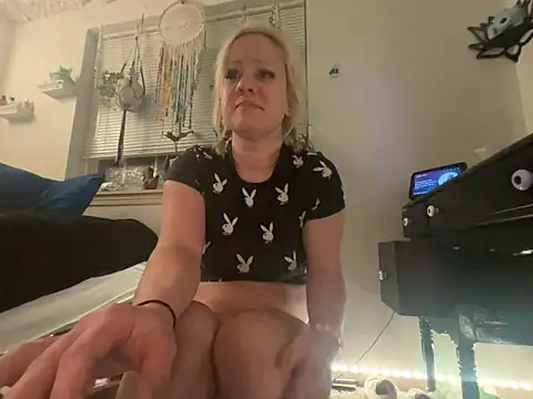 prettylilandrea online show from March 26, 2026, 7:36 am