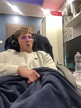 Sexaddict05 online show from April 8, 2026, 10:43 pm