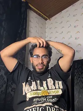 Snapshot of TU-MORENOO chatting on September 22, 2025, 5:53 am TU-MORENOO online show from September 22, 2025, 5:53 am