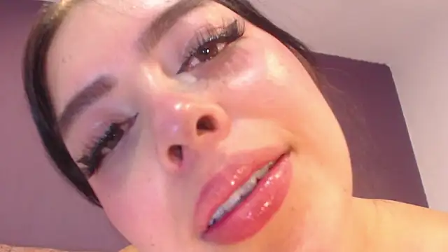 KateWelsin online show from April 18, 2026, 7:58 pm