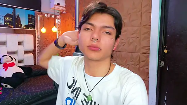 alandelrey57 online show from September 18, 2025, 5:42 am