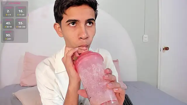 JoshuaSanzz online show from October 31, 2025, 3:40 am