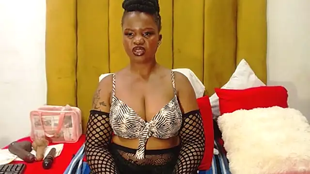 RoundaAssx22 online show from March 19, 2026, 10:03 pm