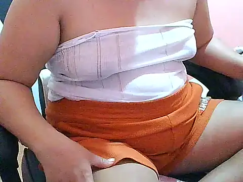 Snapshot of fresh_rosie chatting on July 18, 2026, 12:59 am fresh rosie online show from July 18, 2026, 12:59 am