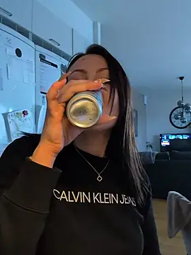 SwedishBaabe online show from October 9, 2025, 10:57 am