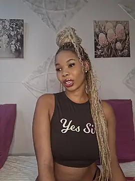 Snapshot of ELAINE_xXxX chatting on May 19, 2026, 6:36 pm ELAINE xXxX online show from May 19, 2026, 6:36 pm