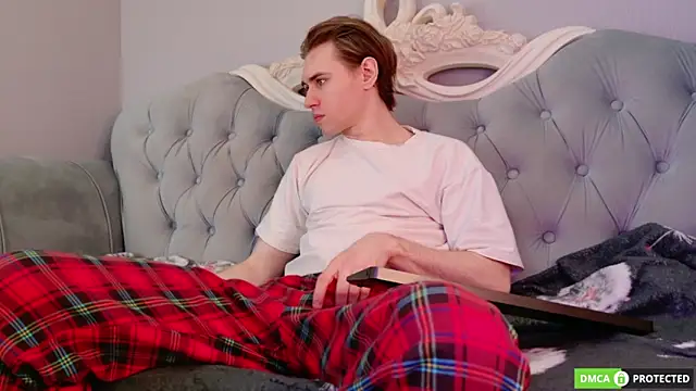 WilliamDyson online show from April 8, 2026, 3:39 am