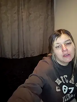 Fernandar2025 online show from December 15, 2025, 3:33 am