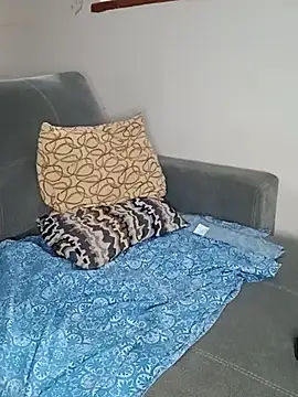 LoveFoxi online show from May 18, 2026, 4:07 am
