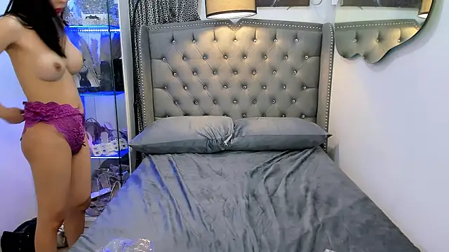 Claudia empress online show from September 12, 2025, 5:02 pm