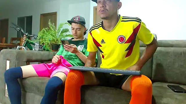 Snapshot of skinny23cm chatting on December 11, 2024, 10:03 am skinny23cm online show from December 11, 2024, 10:03 am