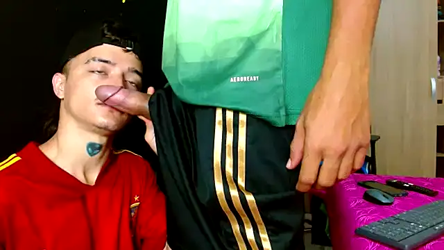 Snapshot of skinny23cm chatting on January 16, 2025, 10:32 am skinny23cm online show from January 16, 2025, 10:32 am