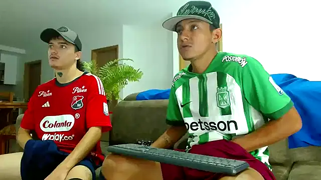 Snapshot of skinny23cm chatting on February 4, 2025, 12:33 pm skinny23cm online show from February 4, 2025, 12:33 pm